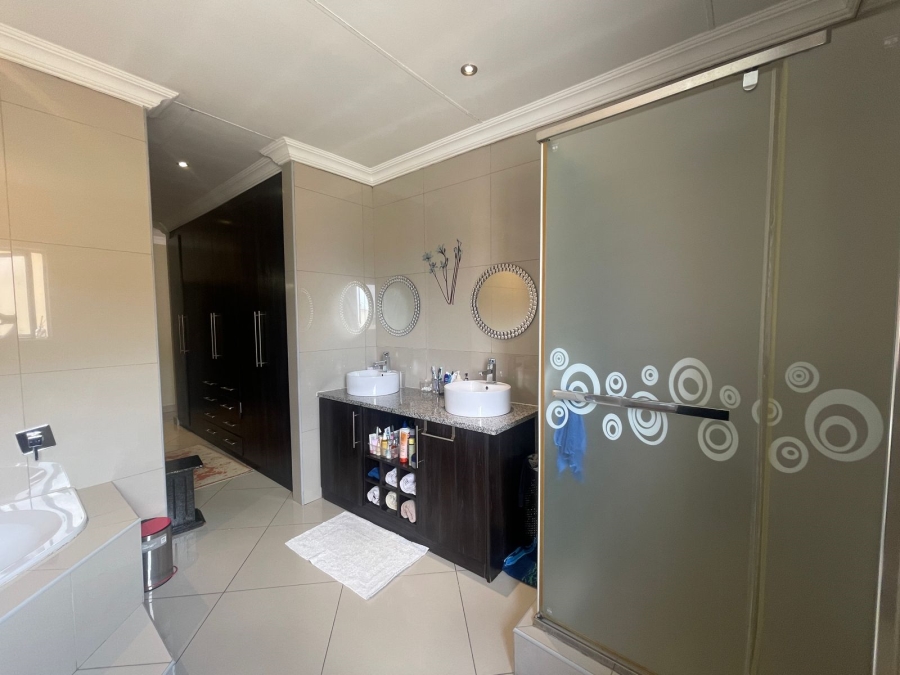 4 Bedroom Property for Sale in Thatchfield Hills Gauteng