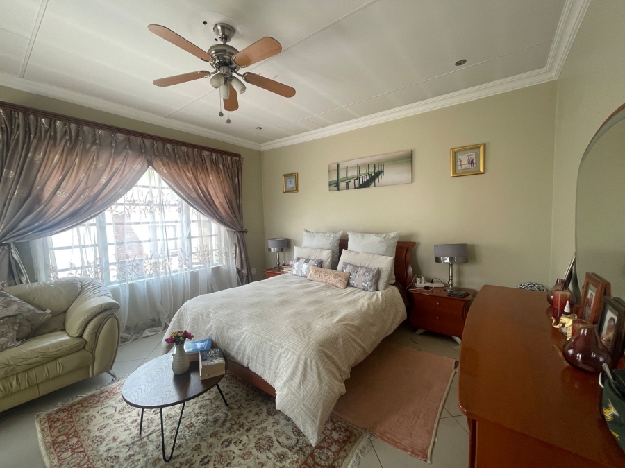 4 Bedroom Property for Sale in Thatchfield Hills Gauteng