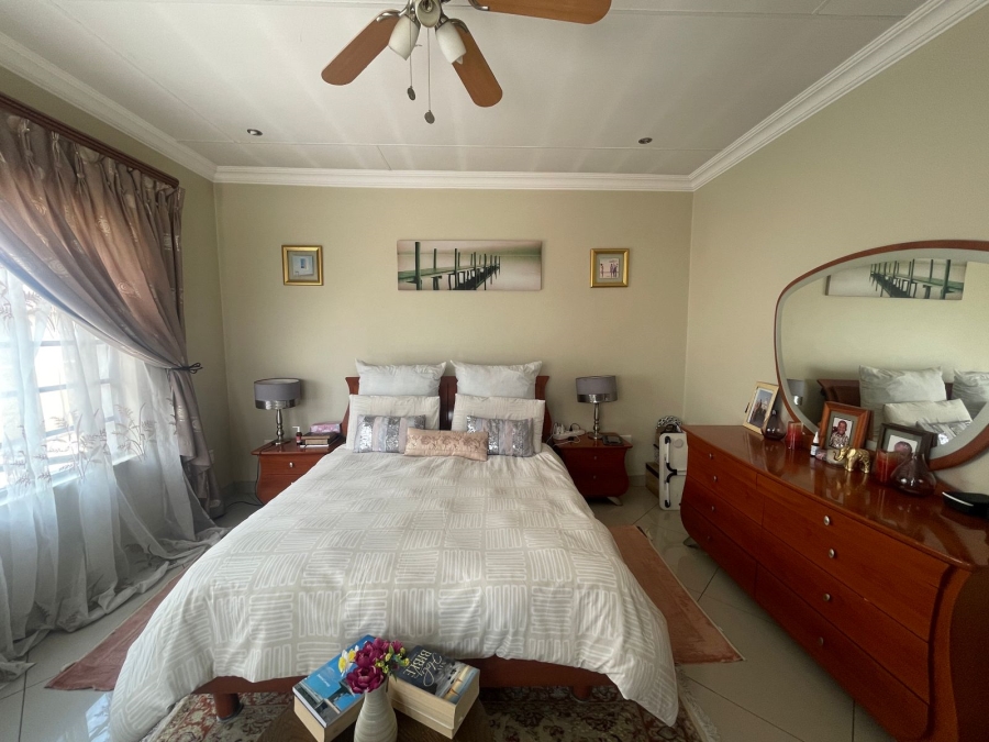 4 Bedroom Property for Sale in Thatchfield Hills Gauteng