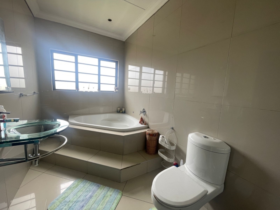 4 Bedroom Property for Sale in Thatchfield Hills Gauteng