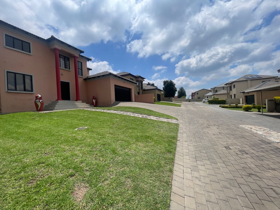 4 Bedroom Property for Sale in Thatchfield Hills Gauteng