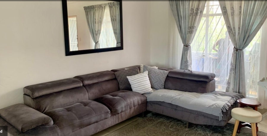 2 Bedroom Property for Sale in Linmeyer Gauteng