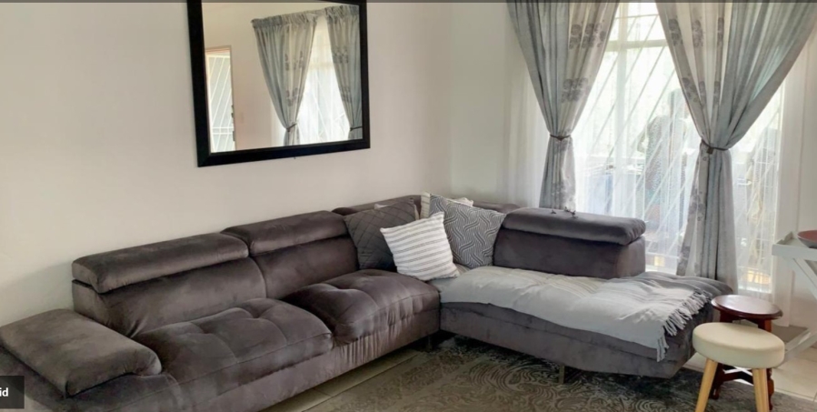 2 Bedroom Property for Sale in Linmeyer Gauteng