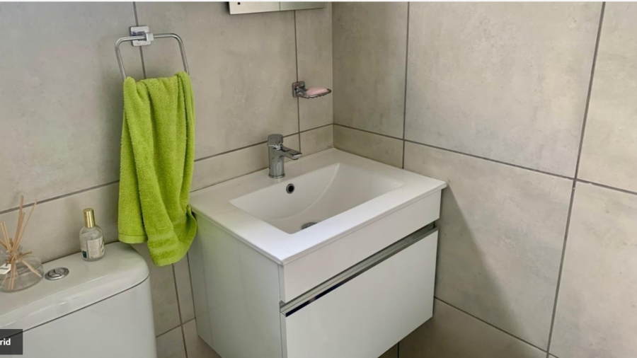 2 Bedroom Property for Sale in Linmeyer Gauteng