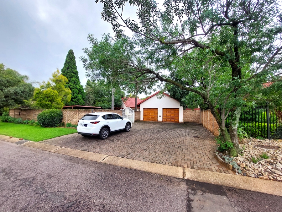5 Bedroom Property for Sale in Waterkloof Ridge Gauteng