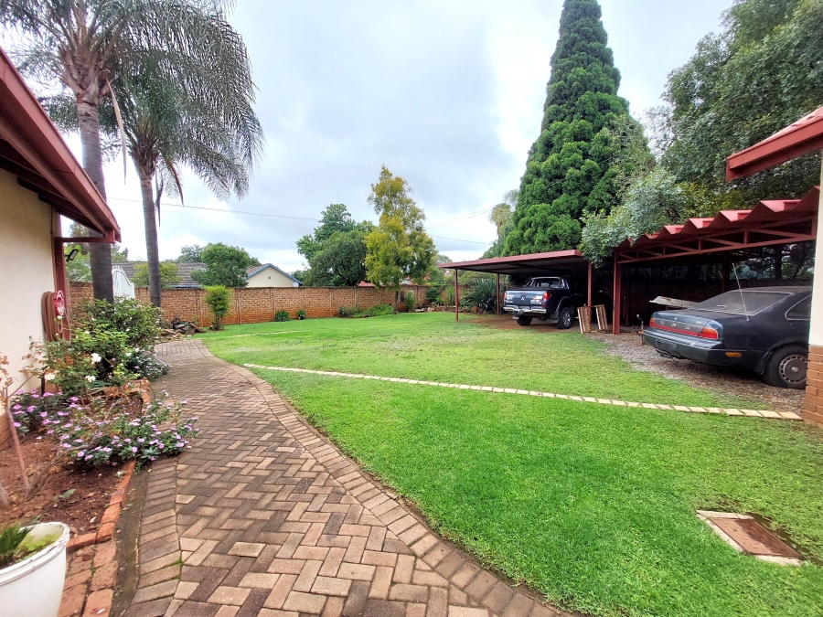 5 Bedroom Property for Sale in Waterkloof Ridge Gauteng