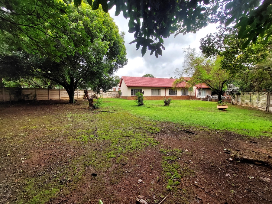 5 Bedroom Property for Sale in Waterkloof Ridge Gauteng