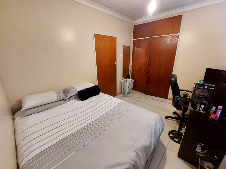 5 Bedroom Property for Sale in Waterkloof Ridge Gauteng