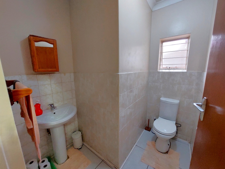 5 Bedroom Property for Sale in Waterkloof Ridge Gauteng