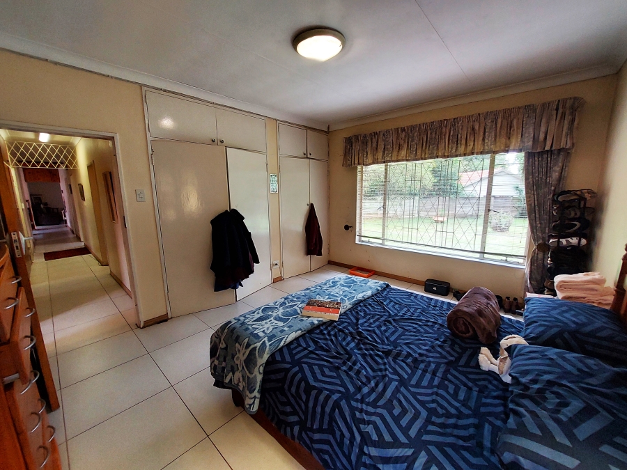 5 Bedroom Property for Sale in Waterkloof Ridge Gauteng