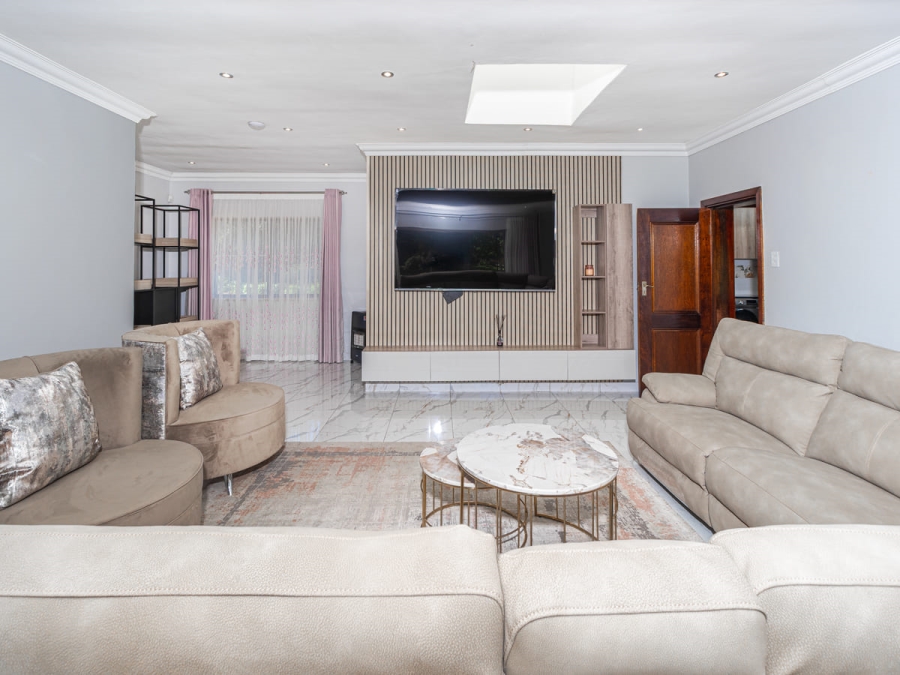 12 Bedroom Property for Sale in Glen Austin Gauteng