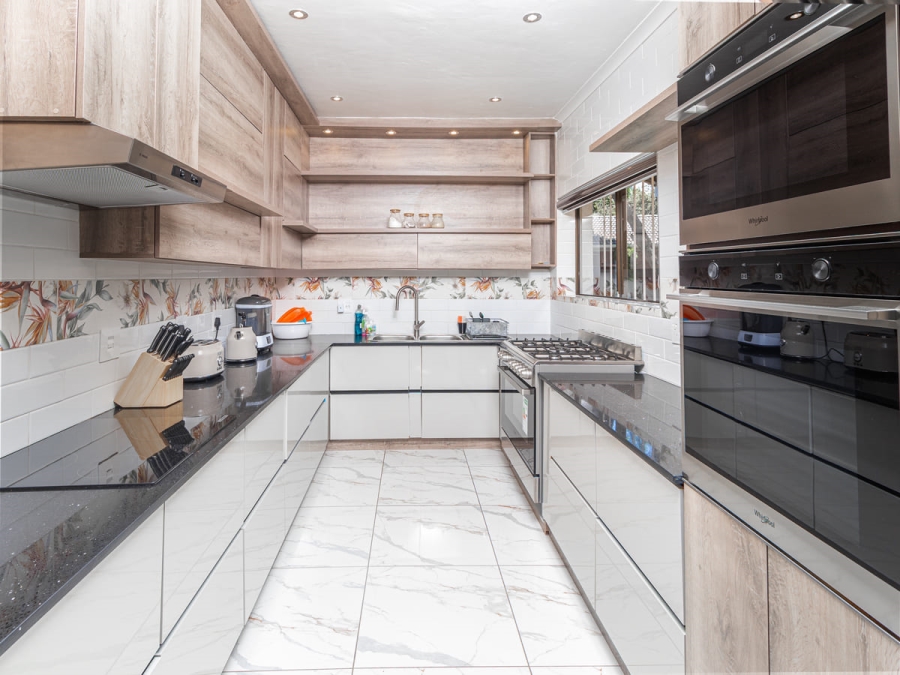 12 Bedroom Property for Sale in Glen Austin Gauteng