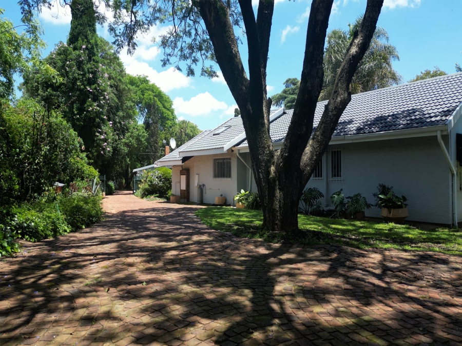 12 Bedroom Property for Sale in Glen Austin Gauteng