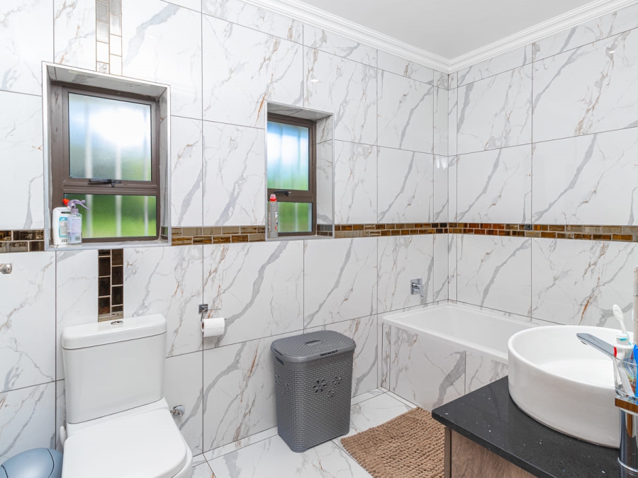 12 Bedroom Property for Sale in Glen Austin Gauteng