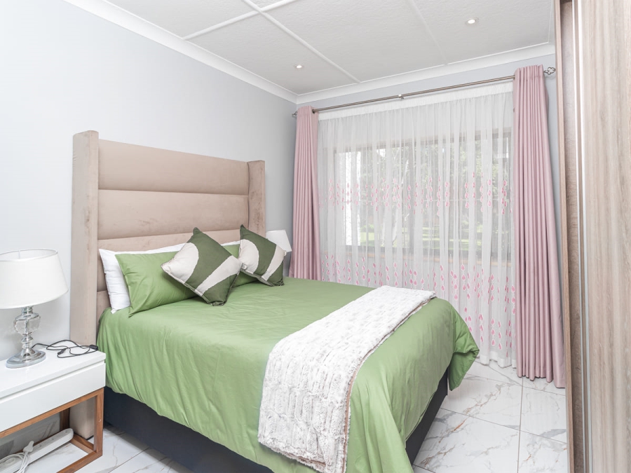 12 Bedroom Property for Sale in Glen Austin Gauteng