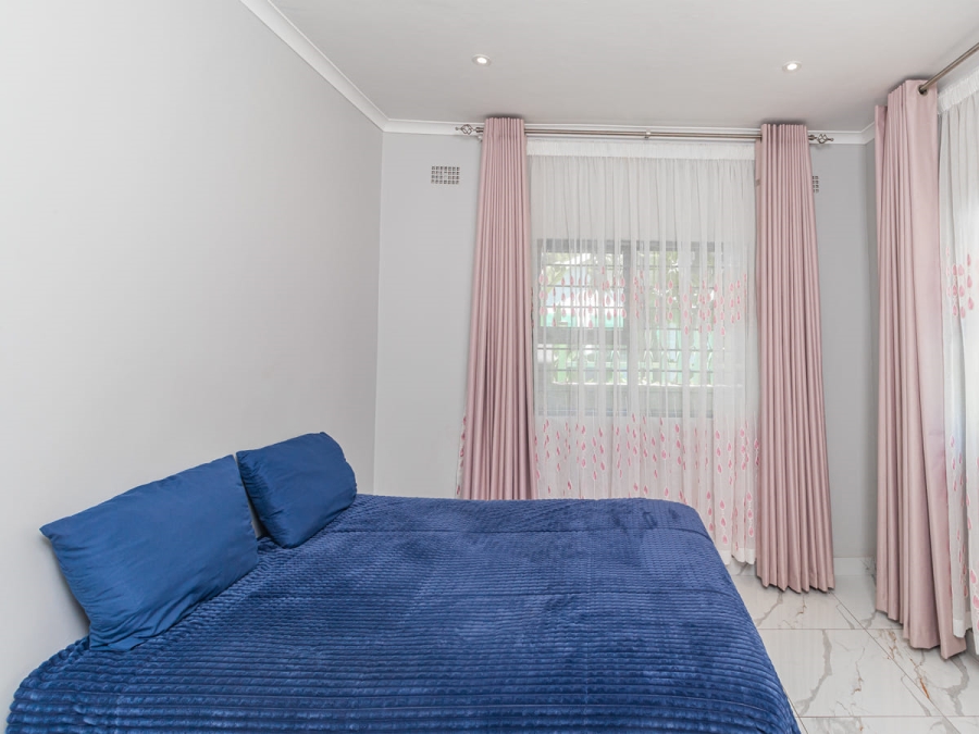 12 Bedroom Property for Sale in Glen Austin Gauteng