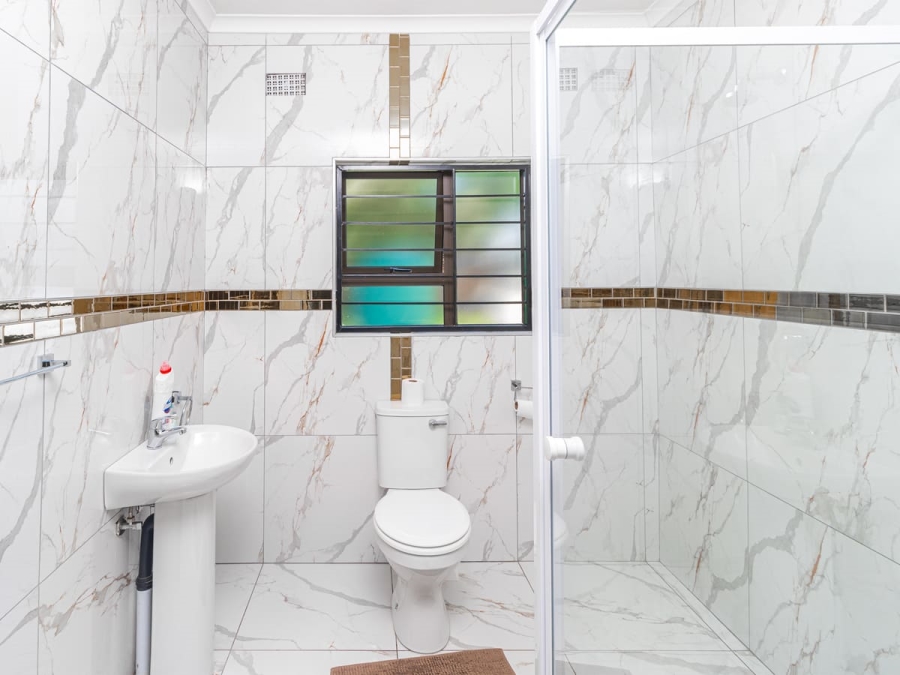 12 Bedroom Property for Sale in Glen Austin Gauteng