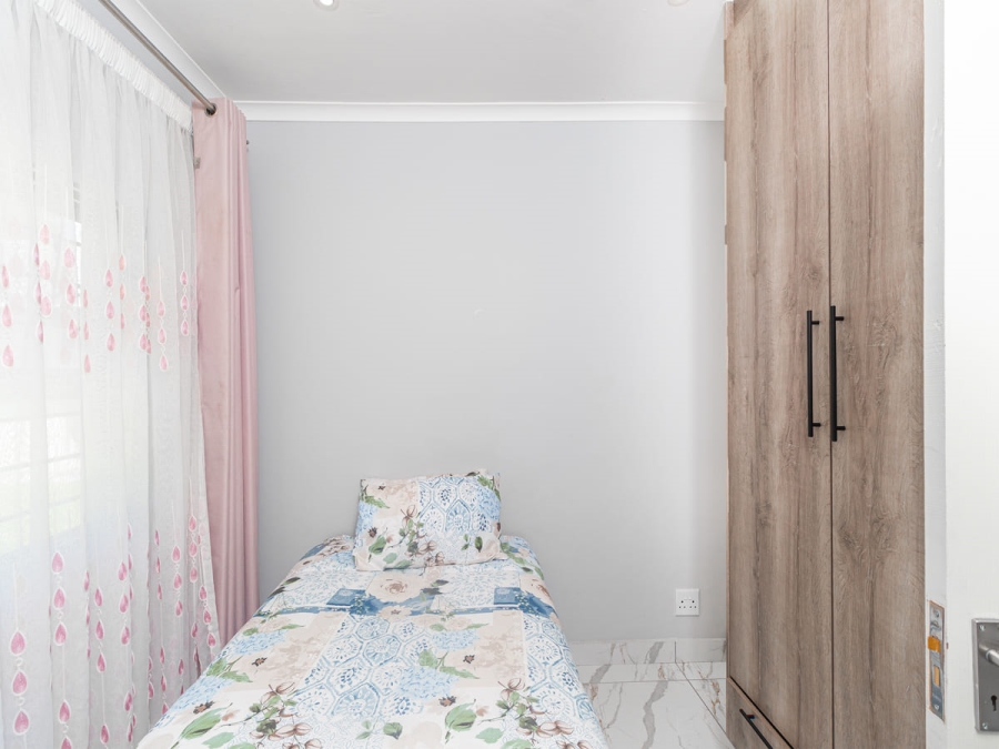 12 Bedroom Property for Sale in Glen Austin Gauteng