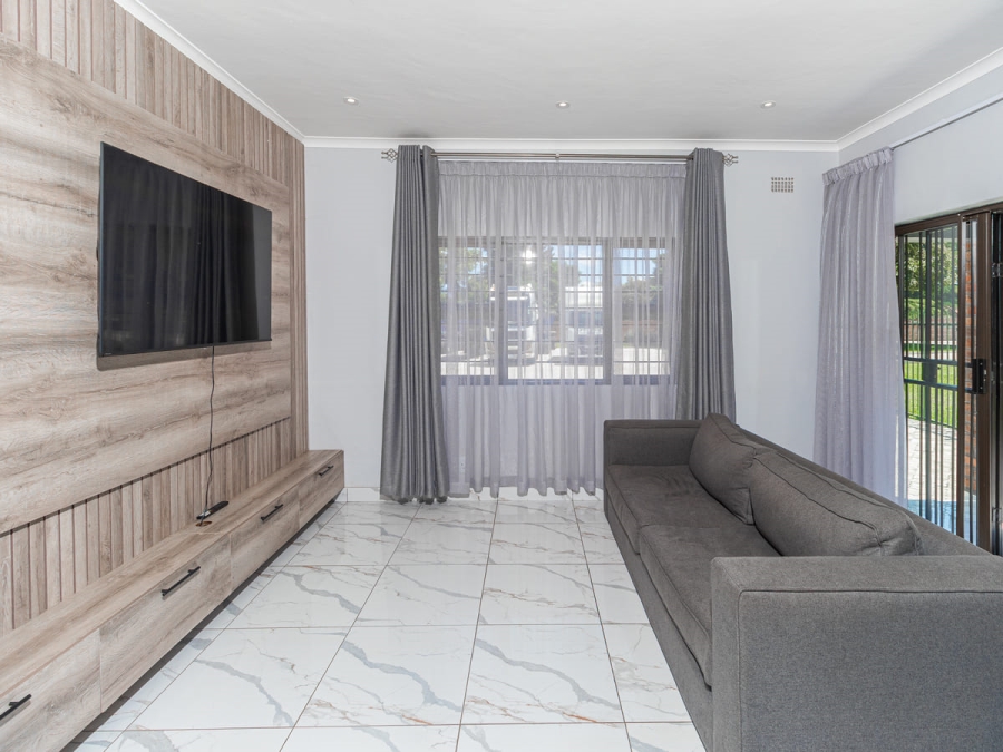 12 Bedroom Property for Sale in Glen Austin Gauteng