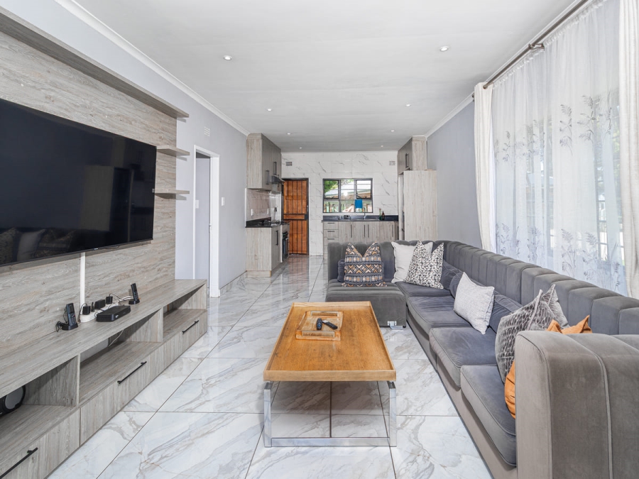 12 Bedroom Property for Sale in Glen Austin Gauteng