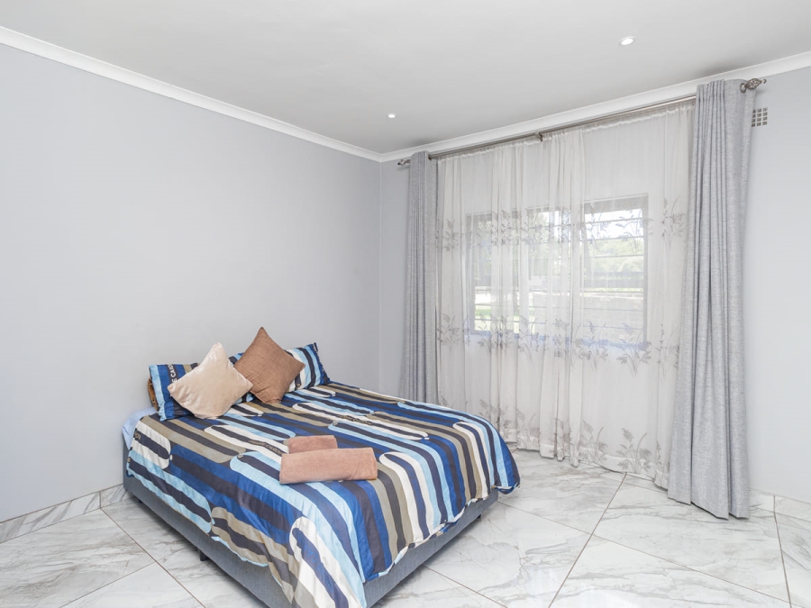 12 Bedroom Property for Sale in Glen Austin Gauteng