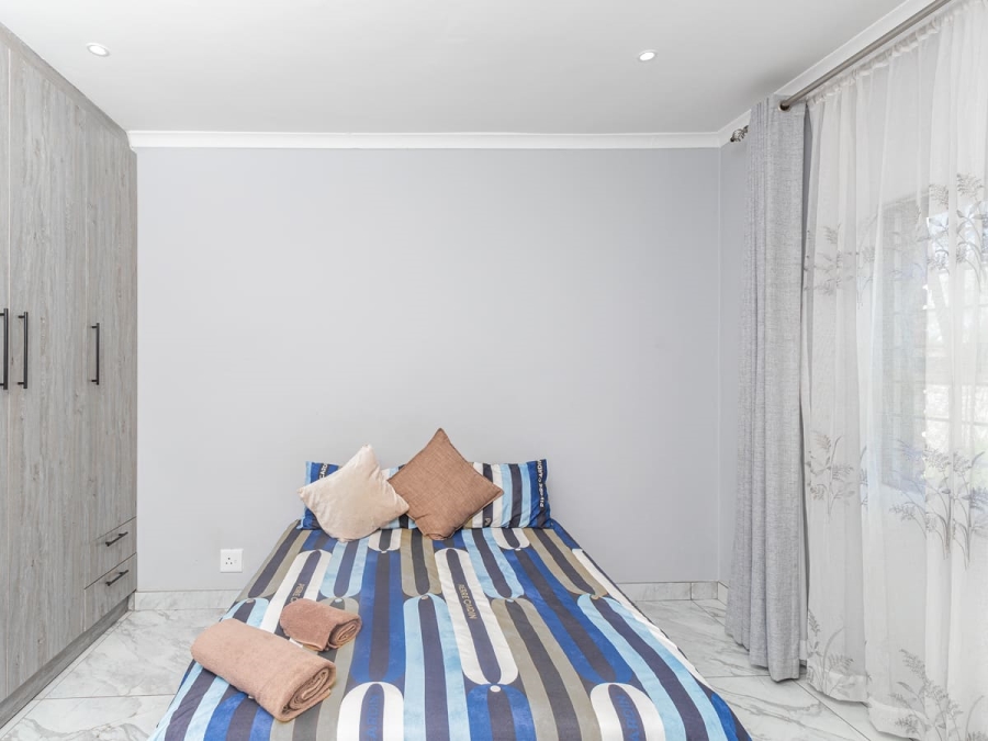 12 Bedroom Property for Sale in Glen Austin Gauteng