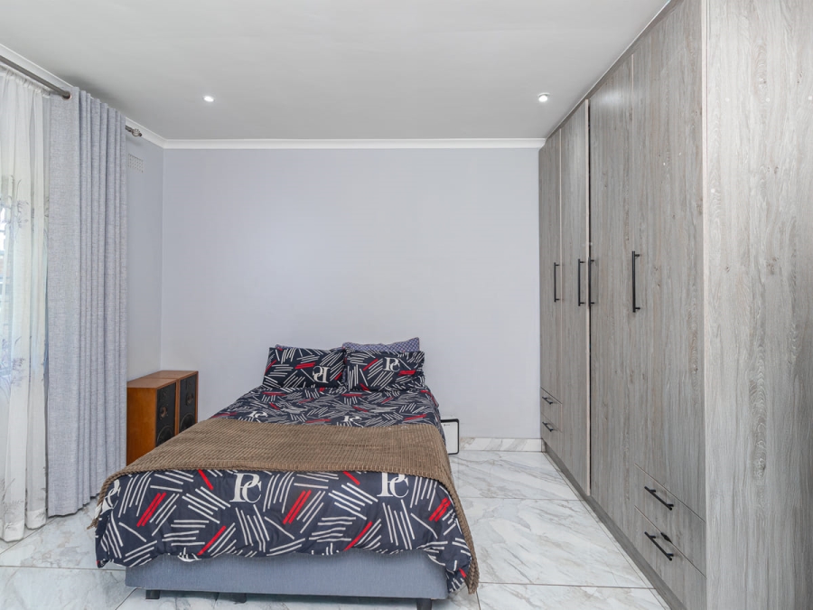 12 Bedroom Property for Sale in Glen Austin Gauteng