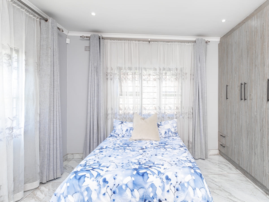 12 Bedroom Property for Sale in Glen Austin Gauteng