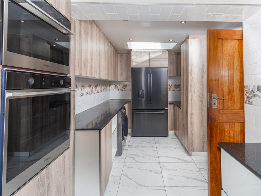 12 Bedroom Property for Sale in Glen Austin Gauteng