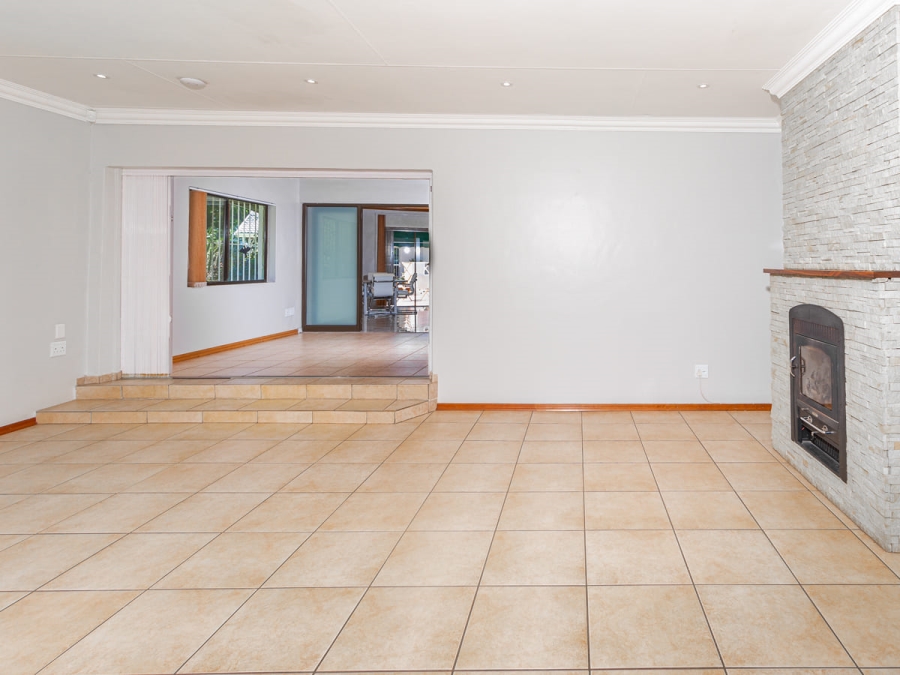 12 Bedroom Property for Sale in Glen Austin Gauteng