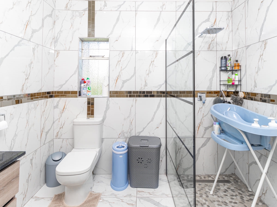 12 Bedroom Property for Sale in Glen Austin Gauteng