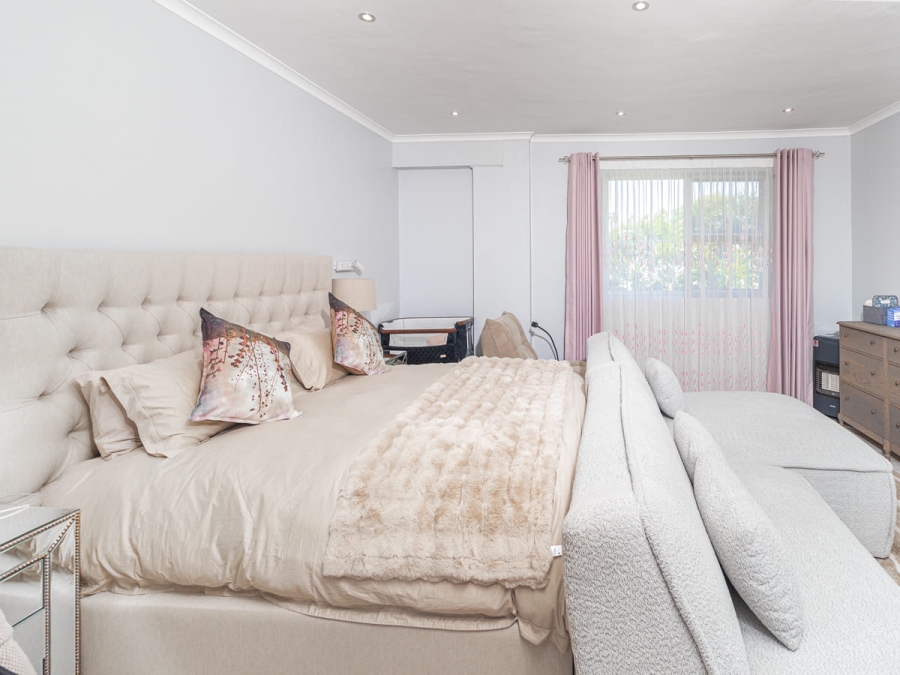 12 Bedroom Property for Sale in Glen Austin Gauteng