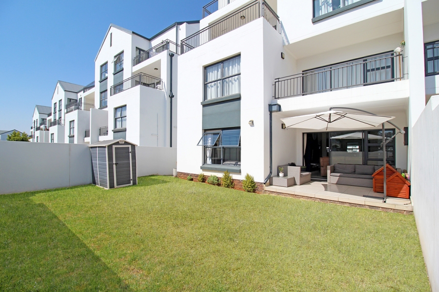 To Let 3 Bedroom Property for Rent in Greenstone Hill Gauteng