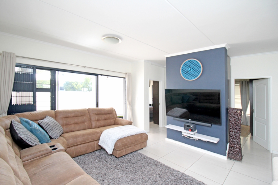 To Let 3 Bedroom Property for Rent in Greenstone Hill Gauteng