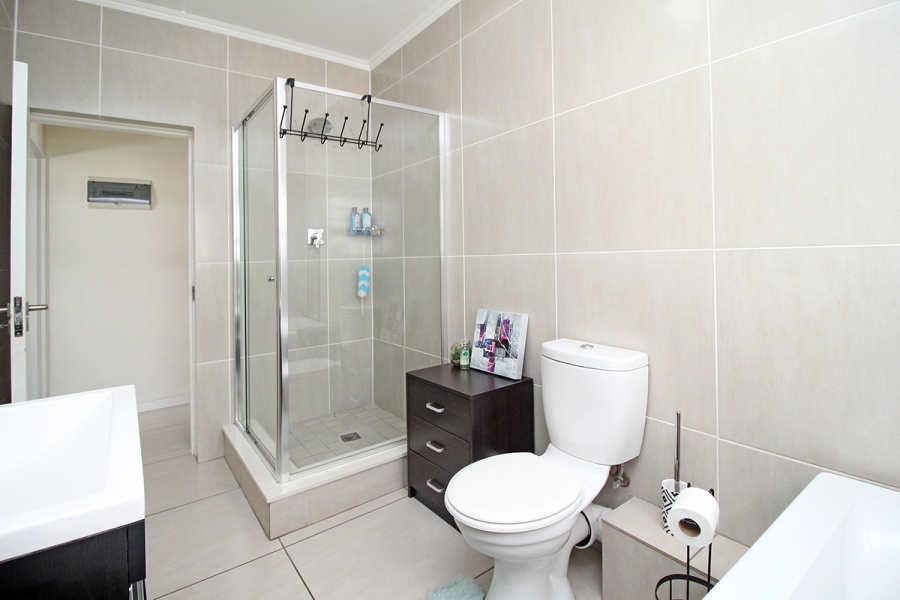 To Let 3 Bedroom Property for Rent in Greenstone Hill Gauteng