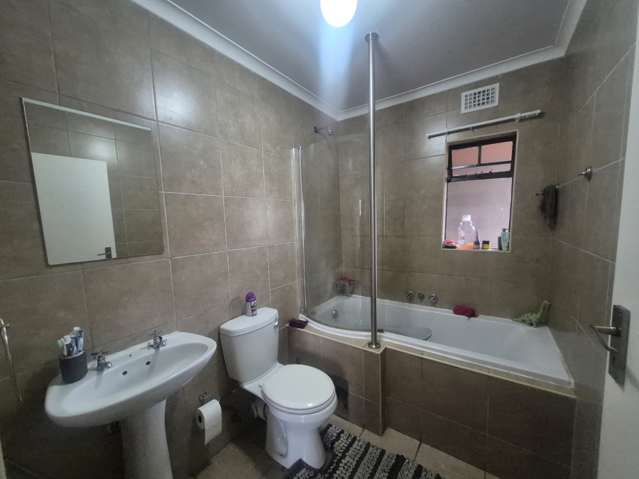 2 Bedroom Property for Sale in Noordwyk Gauteng