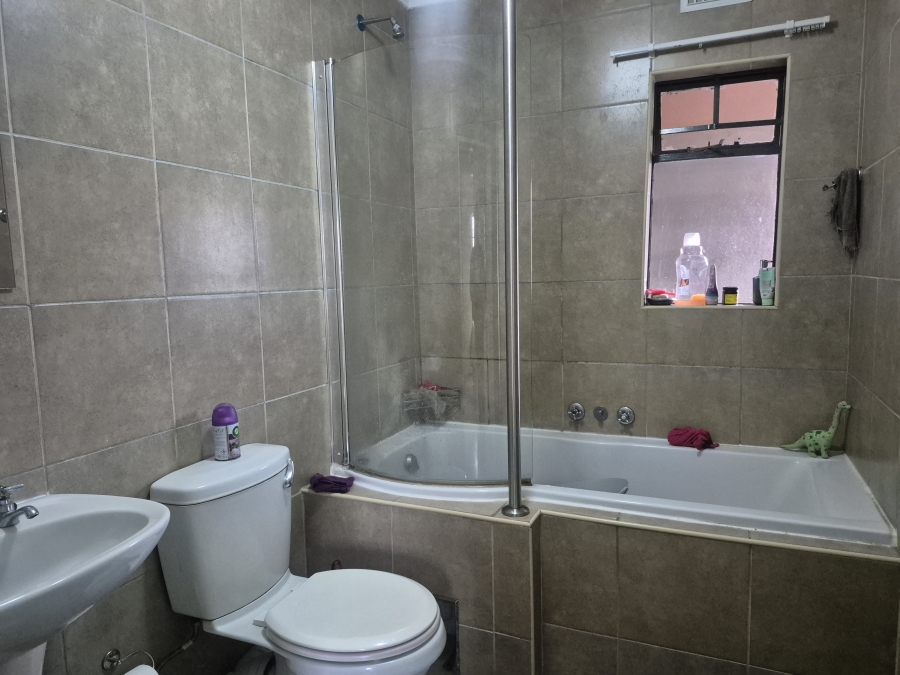 2 Bedroom Property for Sale in Noordwyk Gauteng