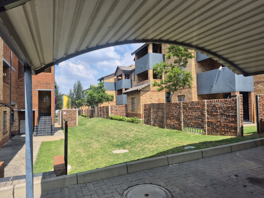 2 Bedroom Property for Sale in Noordwyk Gauteng