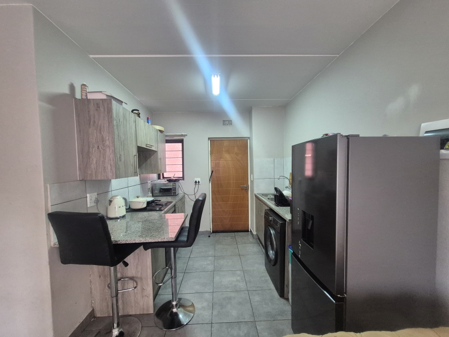 2 Bedroom Property for Sale in Grand Central Gauteng
