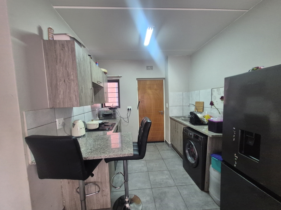 2 Bedroom Property for Sale in Grand Central Gauteng