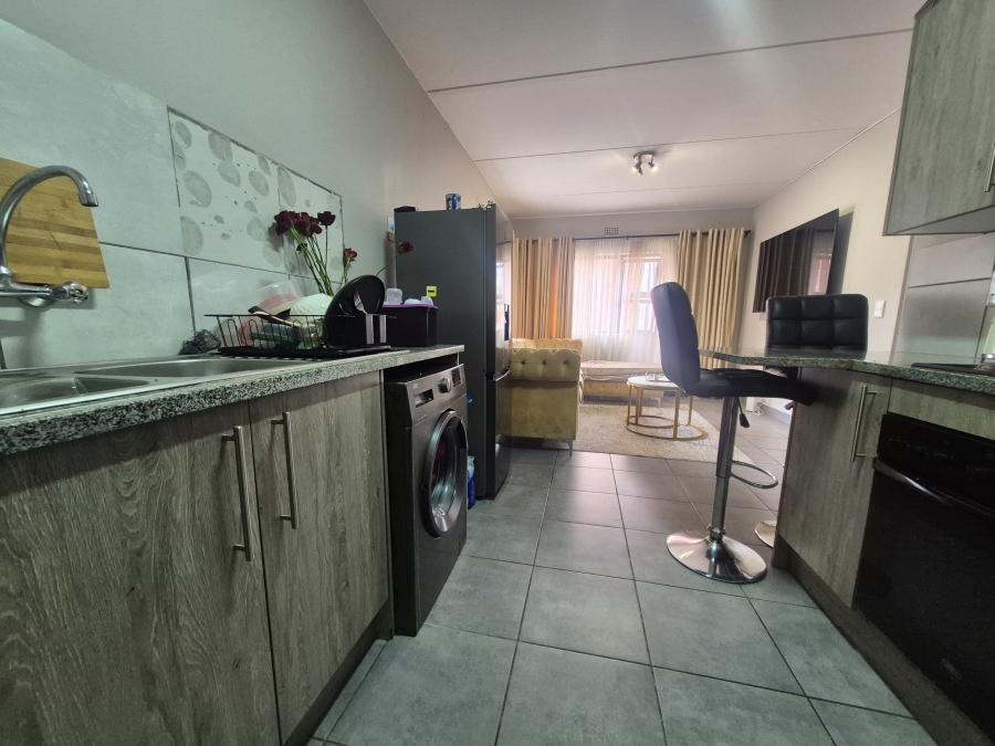 2 Bedroom Property for Sale in Grand Central Gauteng