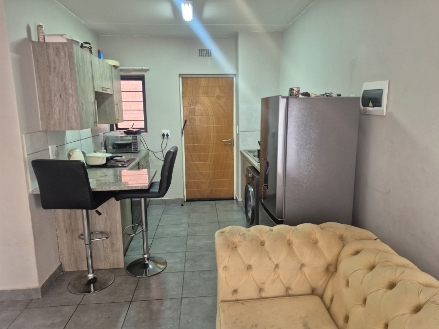 2 Bedroom Property for Sale in Grand Central Gauteng