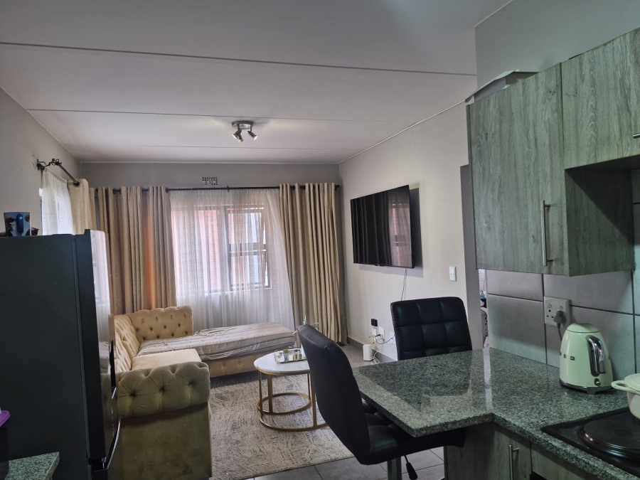 2 Bedroom Property for Sale in Grand Central Gauteng