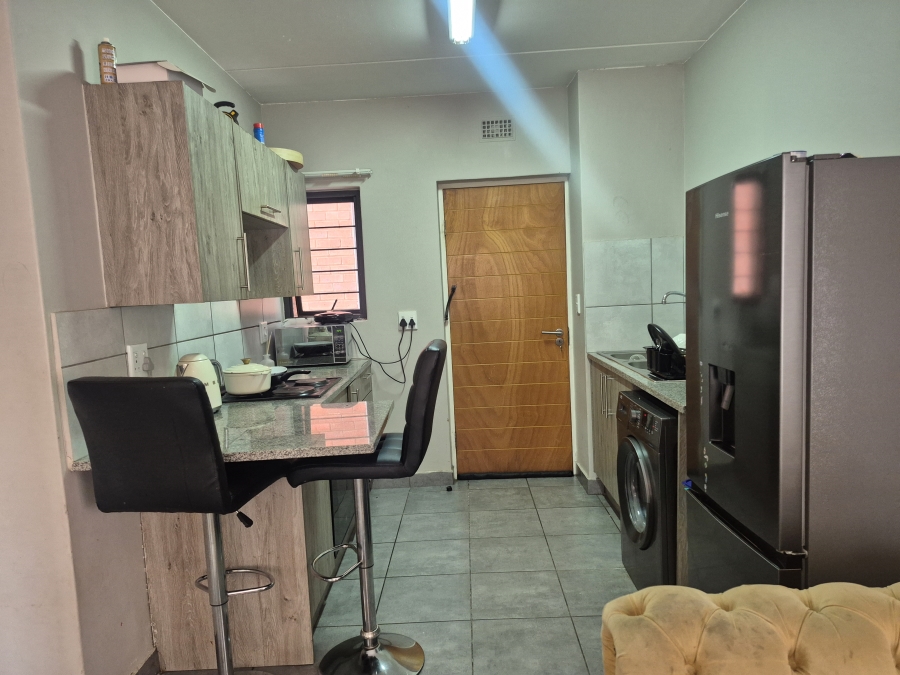 2 Bedroom Property for Sale in Grand Central Gauteng