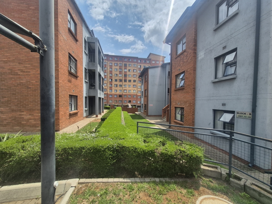 2 Bedroom Property for Sale in Grand Central Gauteng