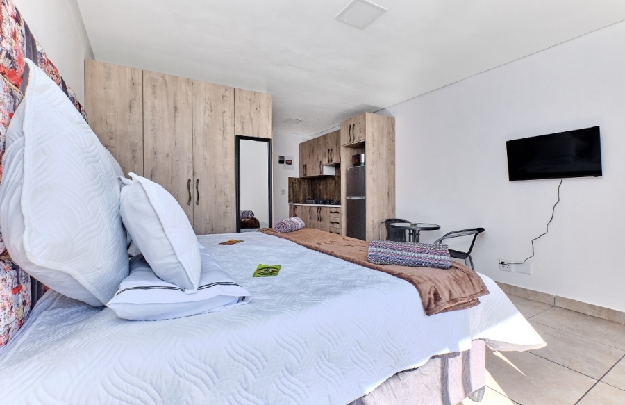 To Let 1 Bedroom Property for Rent in Woodmead Gauteng