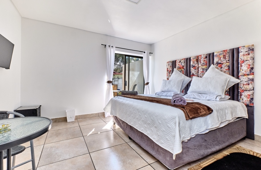 To Let 1 Bedroom Property for Rent in Woodmead Gauteng