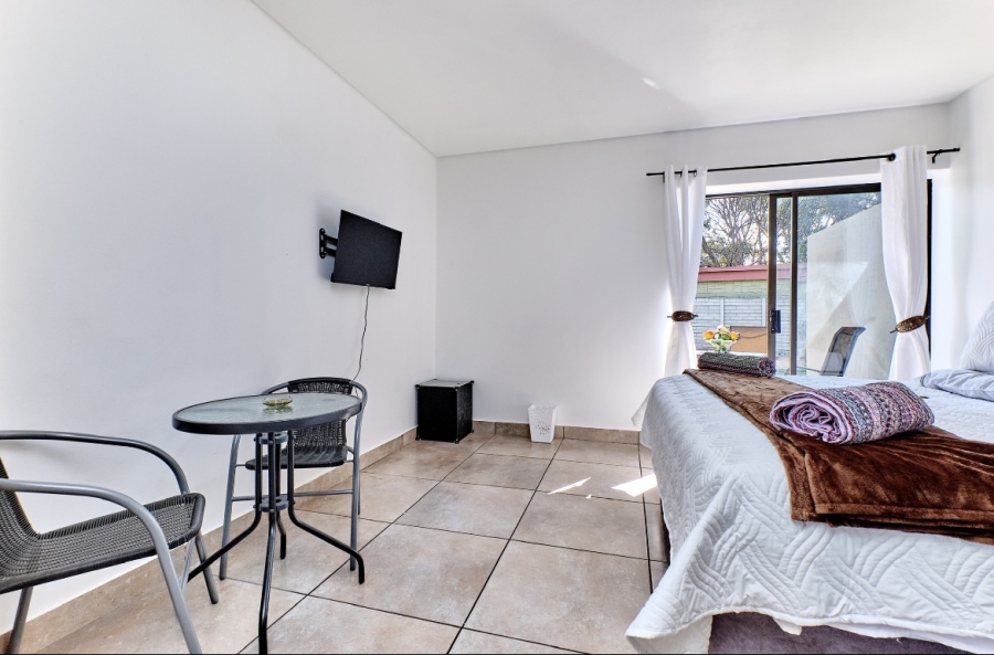 To Let 1 Bedroom Property for Rent in Woodmead Gauteng