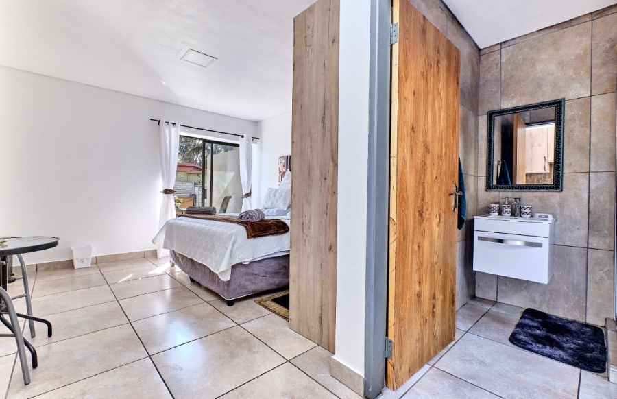 To Let 1 Bedroom Property for Rent in Woodmead Gauteng