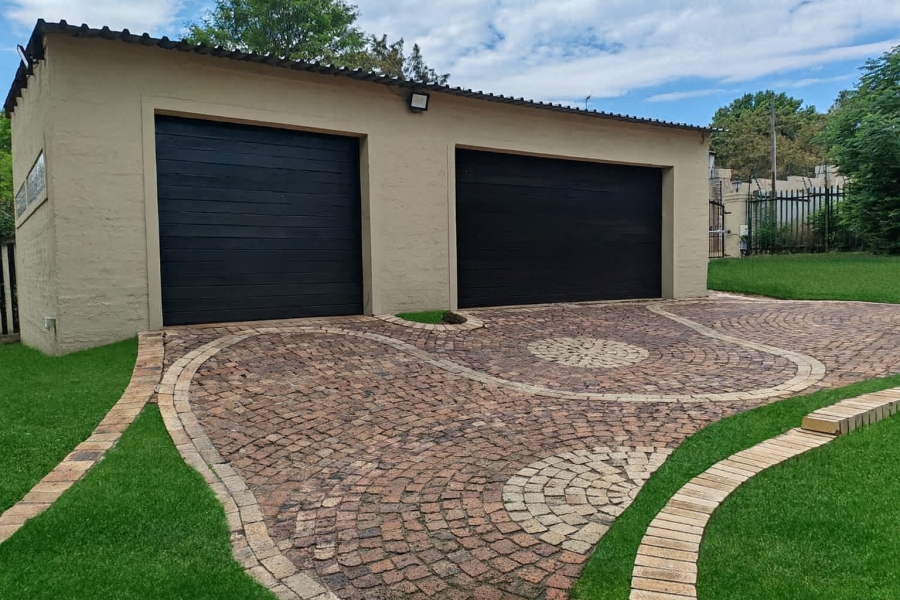 3 Bedroom Property for Sale in Buccleuch Gauteng